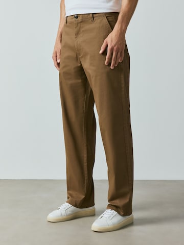 Loosefit Pantaloni chino di Next in marrone: frontale