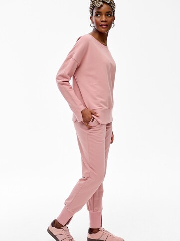 Blue Shadow Regular Hose‌ in Pink