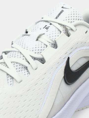 Chaussure de course 'DOWNSHIFTER 14' NIKE en blanc