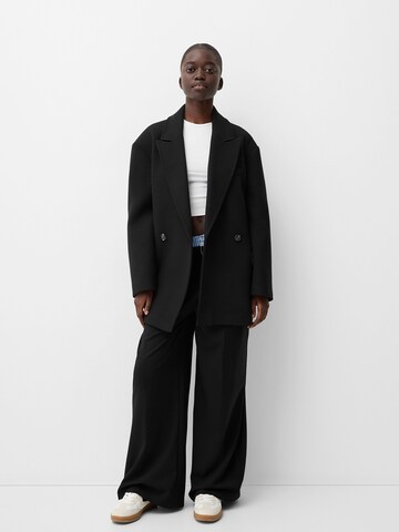 Bershka Přechodný kabát – černá