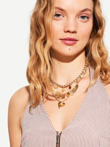 Collana 'BOHO CHIC' di Bershka in oro: frontale