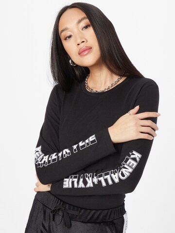 KENDALL + KYLIE Shirt in Schwarz: Vorderseite