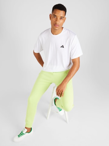 ADIDAS ORIGINALS Zwężany krój Spodnie 'Trefoil Essentials' w kolorze zielony