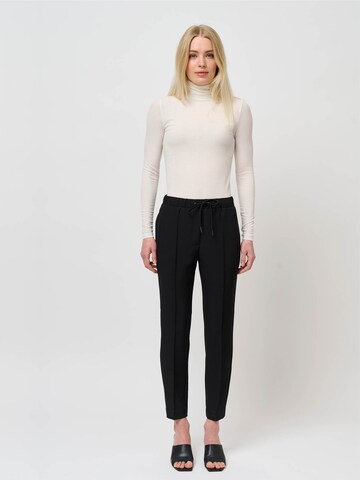 Tapered Pantaloni cu dungă 'RubySus Livia' de la BRUUNS BAZAAR pe negru