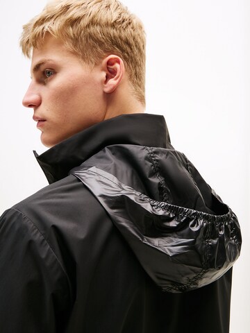 Tommy Jeans Between-season jacket in Black