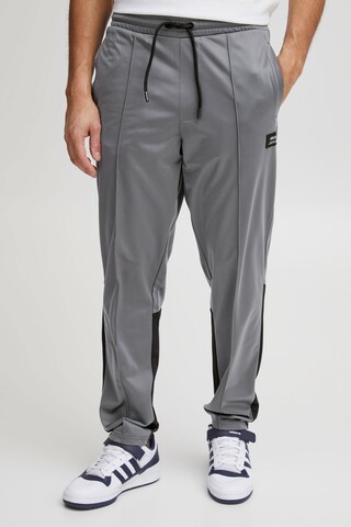 !Solid Regular Pants 'Izayah' in Grey