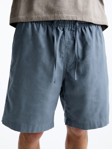Pull&BearLoosefit Hlače - plava boja