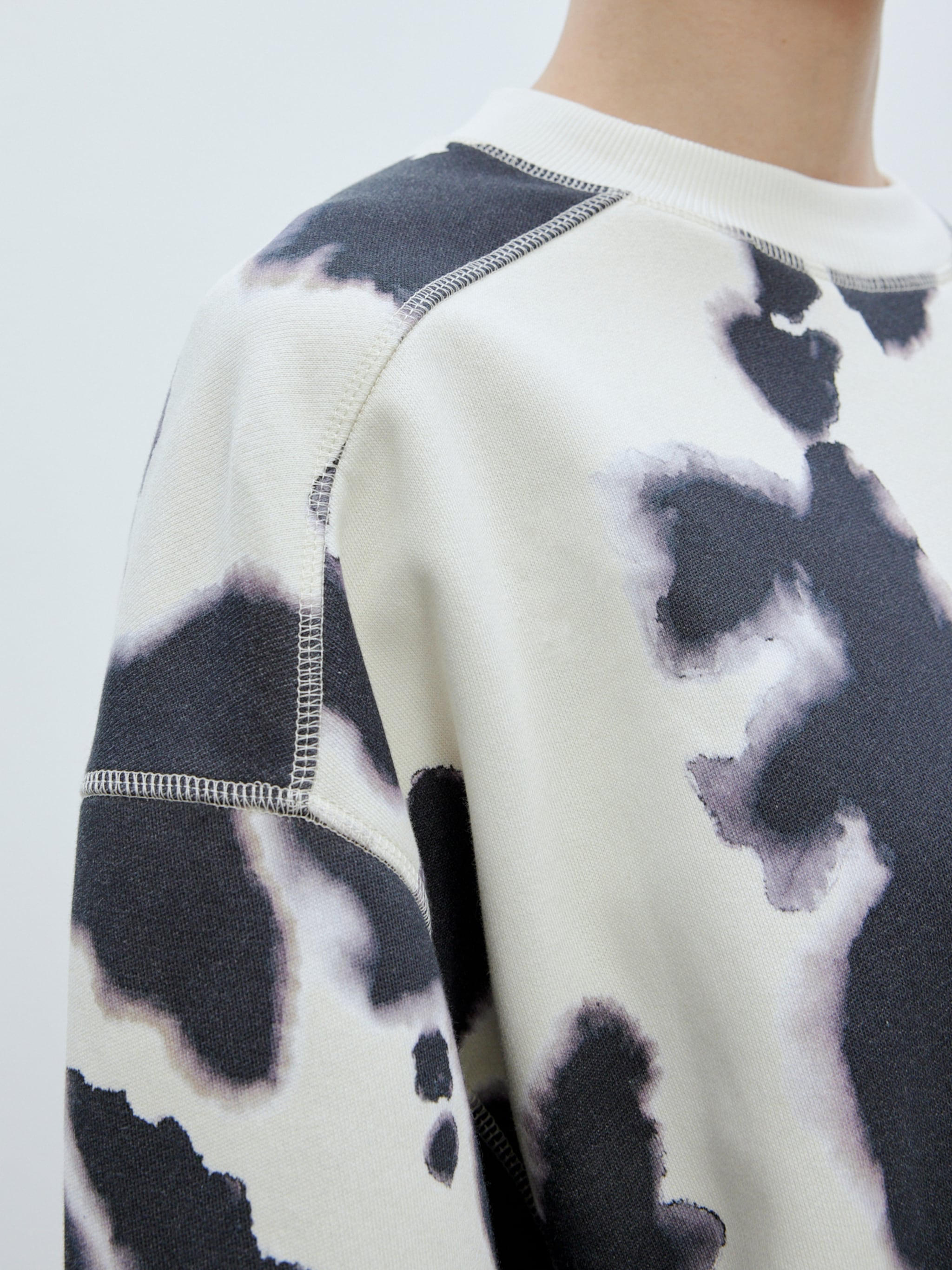 EDITED Sweatshirt 'Lana' schwarz