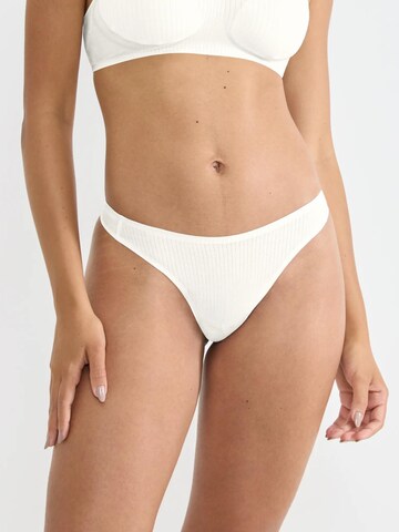SLOGGI String in White: front