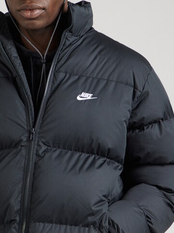 Veste d’hiver 'Club' Nike Sportswear en noir