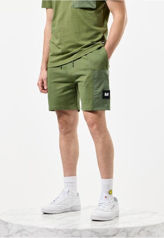 Weekend Offender Regular Shorts 'Chiyoda' in Grün