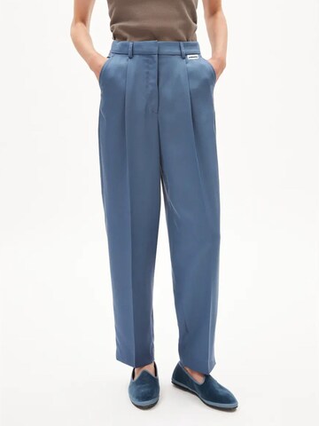 ARMEDANGELS Tapered Pleat-front trousers 'SANDRINAA' in Blue: front