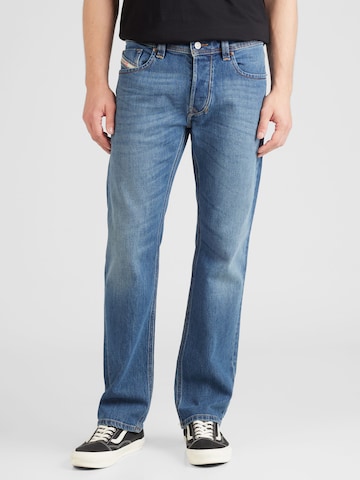 DIESEL Regular Jeans '1985 LARKEE' in Blauw: voorkant