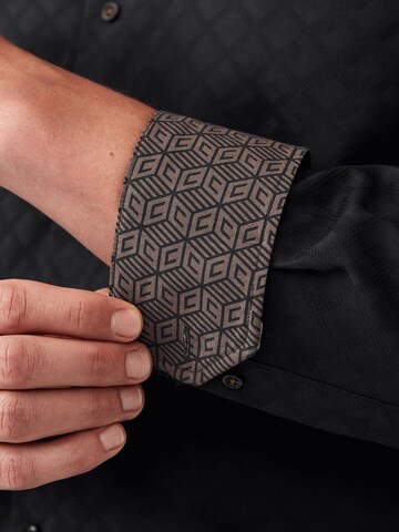 Next - Ajuste regular Camisa en negro