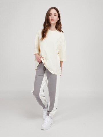 LYCATI exclusive for ABOUT YOU - Camisa 'Vanilla Saturn' em branco