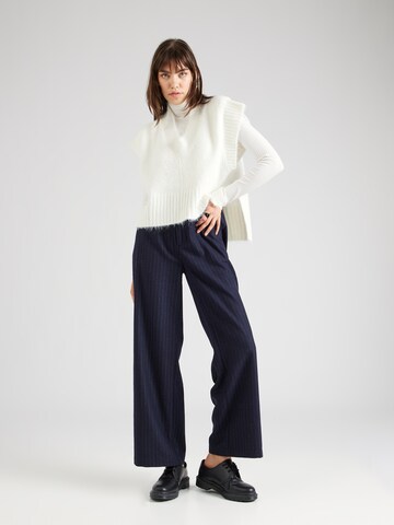 Pepe Jeans Loose fit Pleat-Front Pants 'Rene' in Blue