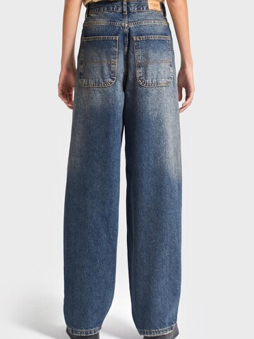 IT'S BASIC Loosefit Jeans 'NORA Skater Mid Rise Jeans (Lenght 28)' in Blauw