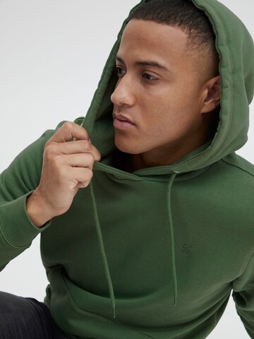 Coupe regular Sweat-shirt 'SEBASTIAN' Casual Friday en vert