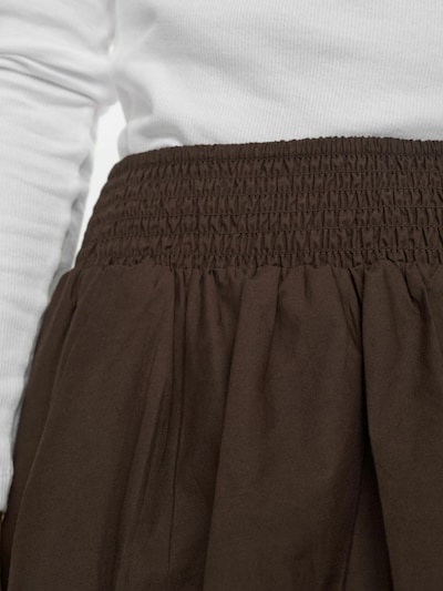 NÜMPH Jupe 'NUNIMA' en marron, Vue avec produit