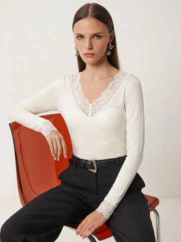 Camicia da donna di Happiness İstanbul in bianco