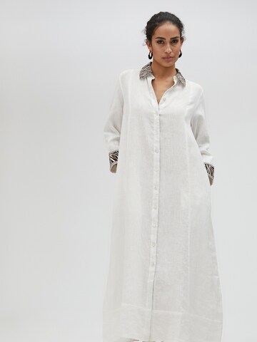 Lola Casademunt Shirt dress in White: front