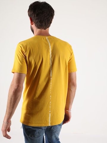 T-Shirt Miracle of Denim en jaune