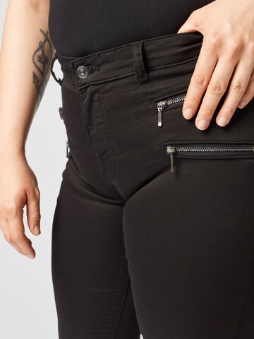 Slimfit Pantaloni 'CarSarah' de la ONLY Carmakoma pe negru