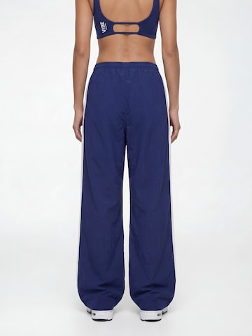 V!BE STUD!OS Wide leg Παντελόνι σε μπλε