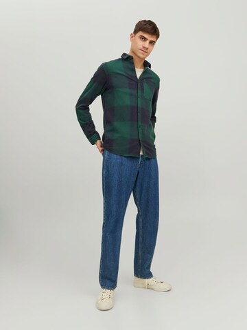 JACK & JONES جينز مضبوط قميص 'Owen' بلون أخضر