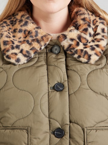Noisy May Curve - Chaqueta de entretiempo 'NMHOLLY' en verde