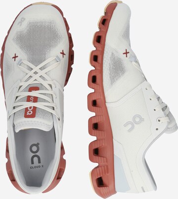 Scarpa da corsa 'CloudX3' di On in bianco