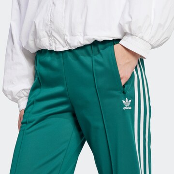 ADIDAS ORIGINALS Szabványos Nadrág 'Adicolor Classics Firebird' - zöld