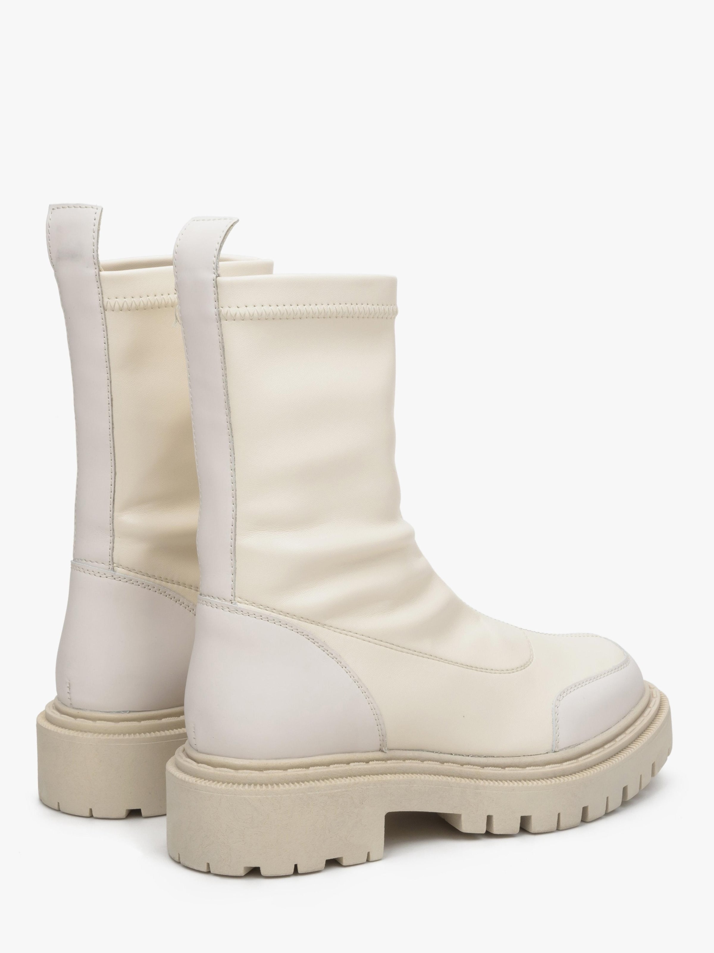 Estro Booties '09-2392' in Beige