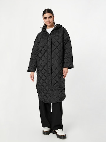 Manteau mi-saison Monki en noir : devant