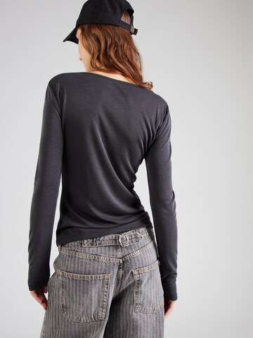 ONLY - Camiseta 'ONLFREE' en negro