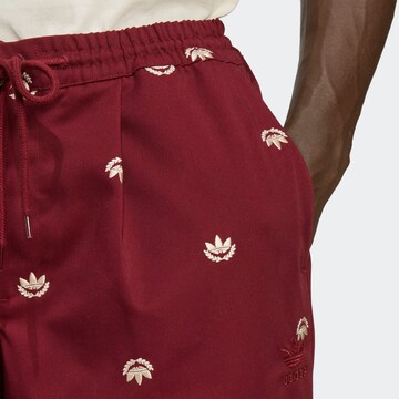 Coupe slim Pantalon ADIDAS ORIGINALS en rouge