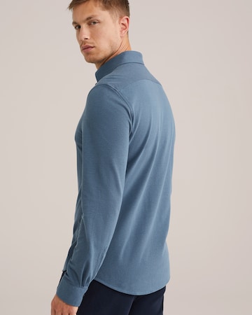 WE Fashion Slim Fit Paita värissä sininen