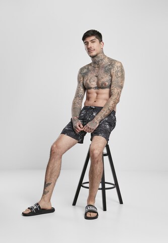 Urban Classics Badeshorts in Schwarz