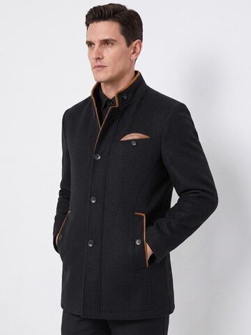 ALLTHEMEN Winter Coat 'Farbkante' in Black