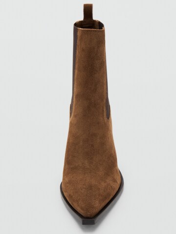 MANGO Chelsea csizmák 'Toba' - barna