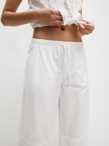 Pull&Bear Loosefit Bukser i hvid