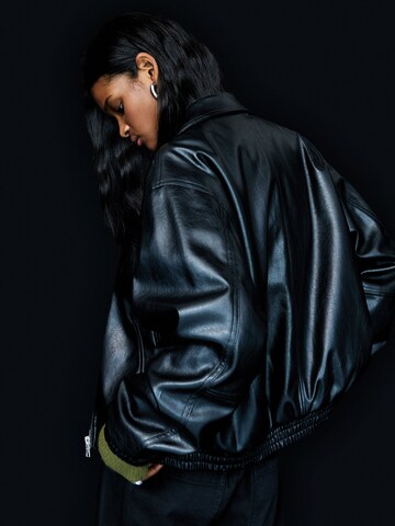 Bershka Jacke in Schwarz