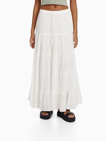 Bershka Skirt in White: front