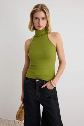 Trendyol Top in Groen: voorkant