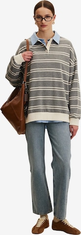 MANUKA Sweatshirt in Grey: front