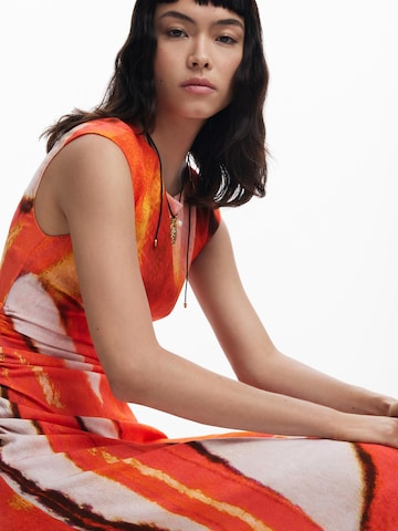 Rochie de la Desigual pe portocaliu