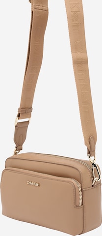 Calvin Klein Crossbody bag in Beige: front