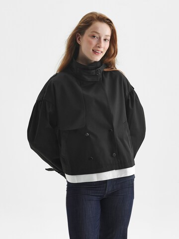 TorWeit Between-Seasons Coat 'Double-breasted cropped trench coat' in Black