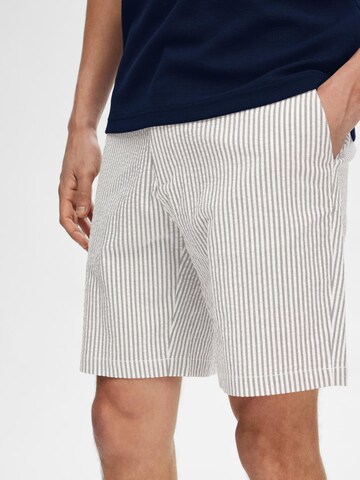 Regular Pantalon chino 'SLHKarl' SELECTED en beige : devant