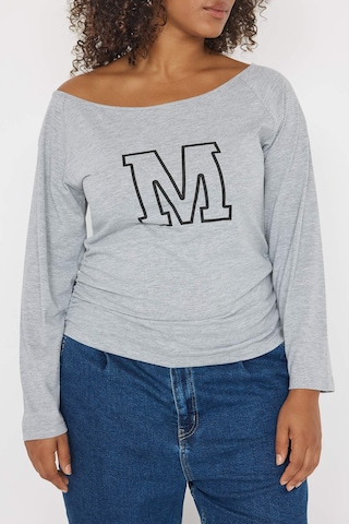 T-shirt Trendyol Curve en gris